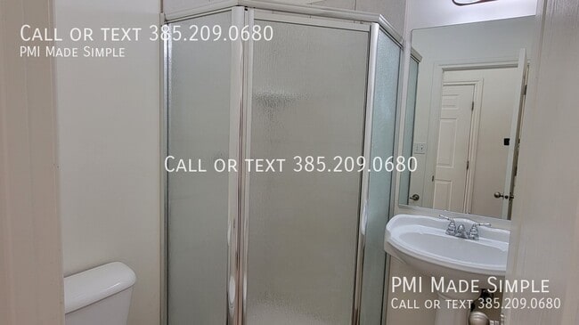 Building Photo - 3042 E Somerset Dr