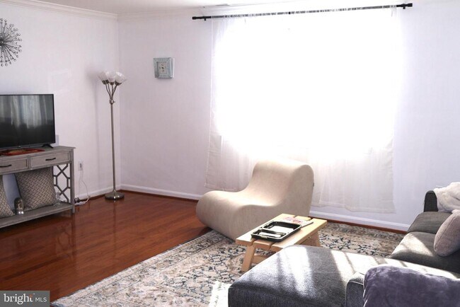 Building Photo - 5934 Mayflower Ct