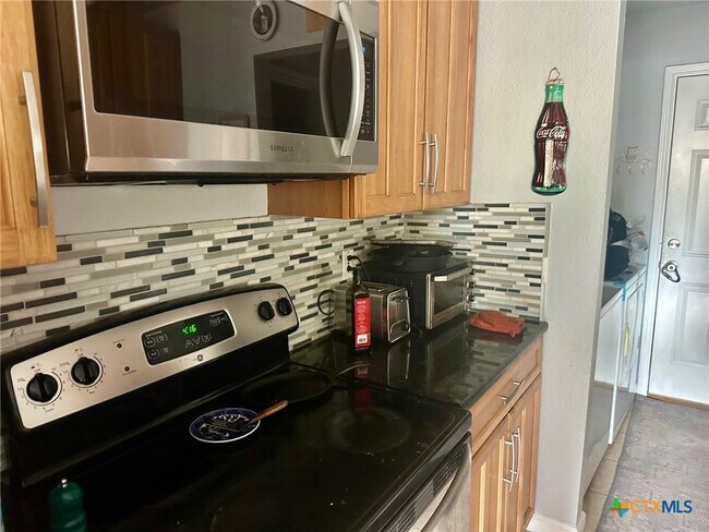 Building Photo - 864 Sagewood Trail