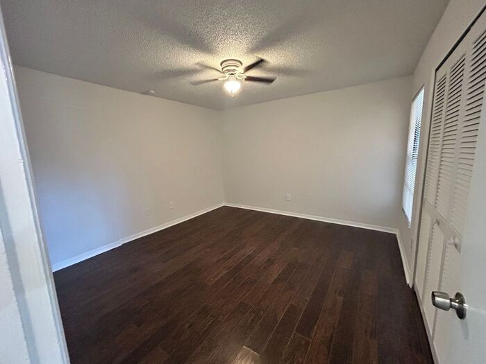 Building Photo - 11063 Ronda St