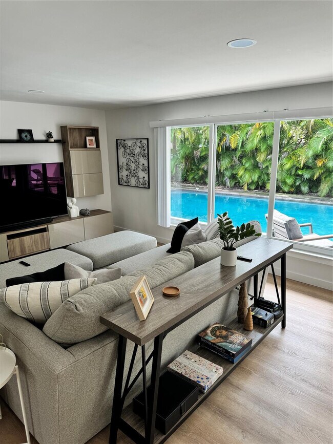 Building Photo - 2020 Coral Reef Dr