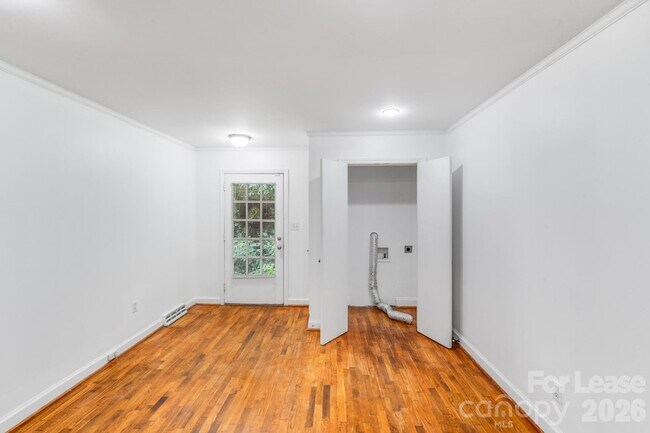 Building Photo - 405 W Harvie Ave