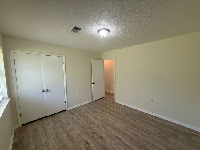 Building Photo - 348 Schley Dr