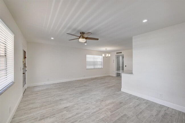 Building Photo - 87 Normandy Ln