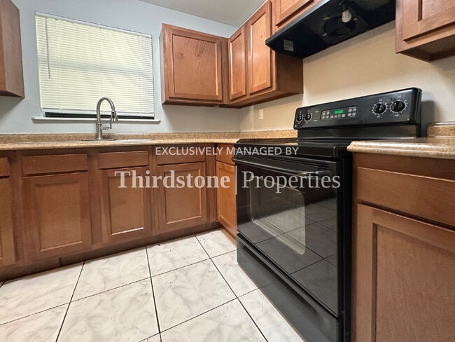 Building Photo - 1038 La Marche Dr