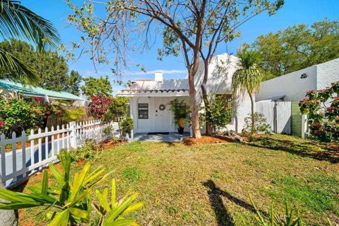 Building Photo - 625 Selkirk St