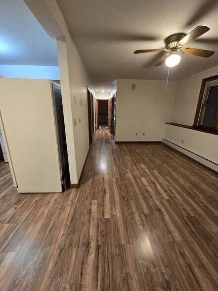 Living room/hallway - 16 Cote Cir