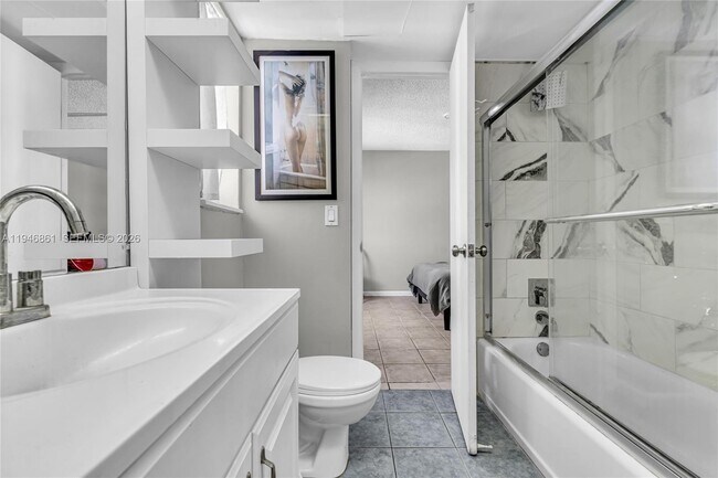 Building Photo - 200 S Birch Rd