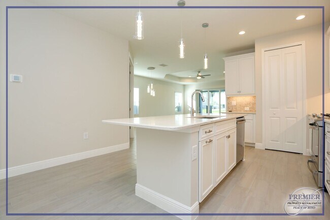 Building Photo - ***SMALL DOG FRIENDLY***MARQUESA ISLES***G...