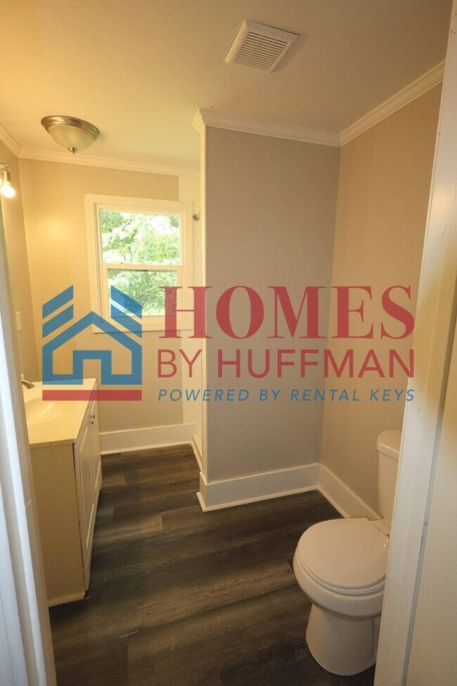 Building Photo - Two Bedroom House | Two Bathrooms