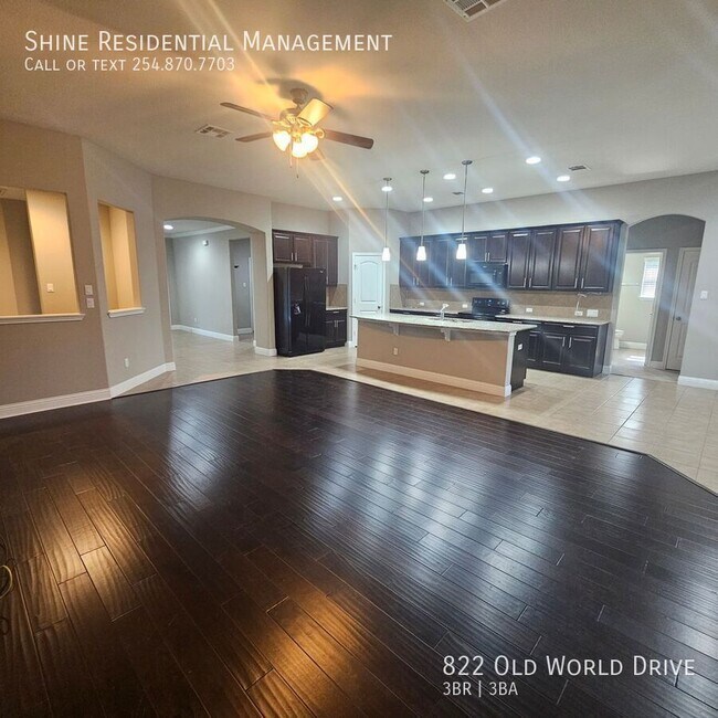Building Photo - 822 Old World Dr