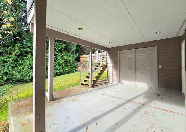 Building Photo - 4 Bedroom 3 Bath in Lake Forest Park