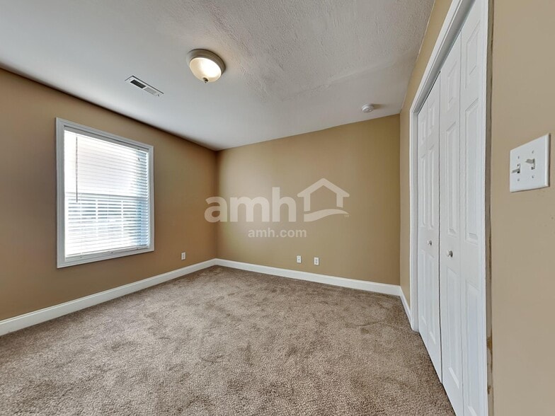 Building Photo - 7027 Legend Oaks Ln