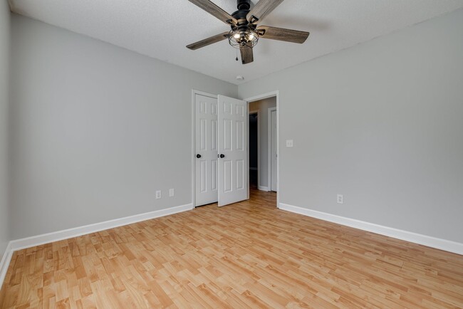 Building Photo - Nicely updated and well-maintained 3 bedro...
