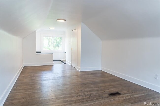 Building Photo - 21200 Collingham Ave