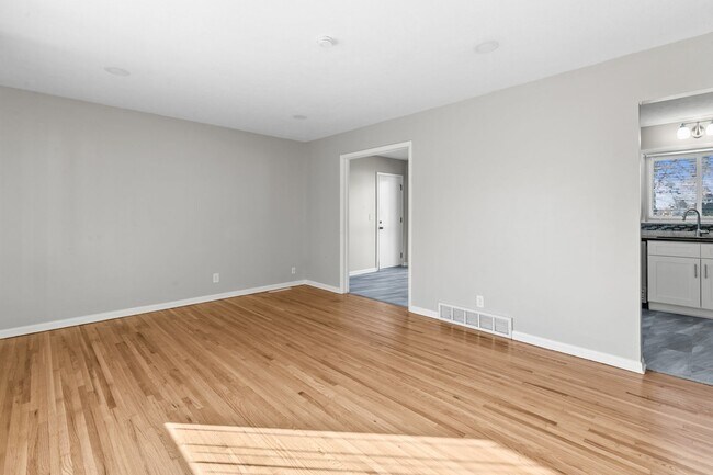 Building Photo - Beautifully Renovated 4-Bedroom Home