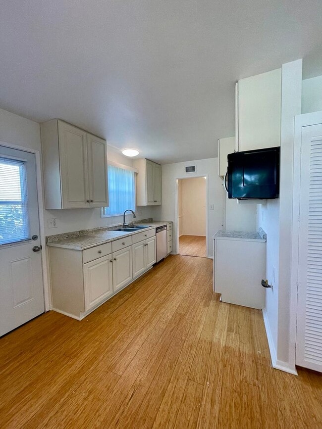 Building Photo - Updated 4-Bed 2-Bath | $4220 Mo | Large yard | Fruit Trees