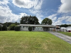 Building Photo - Stunningly Renovated 3 Bed, 2 Bath Home in...