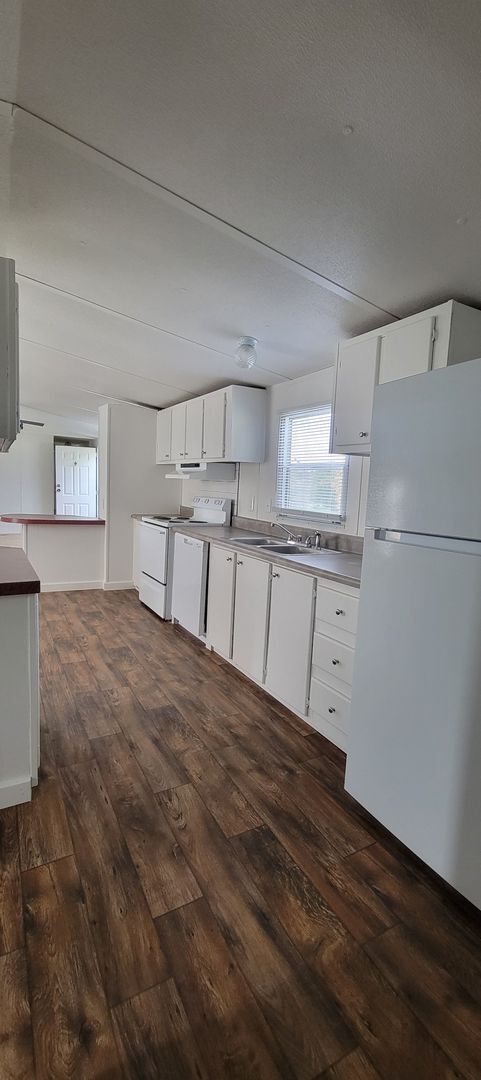 Building Photo - Ready to Move in