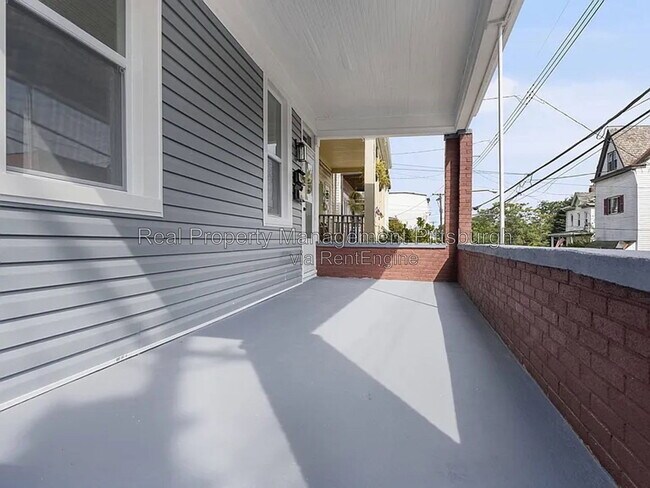 Building Photo - 2721 Cobden St