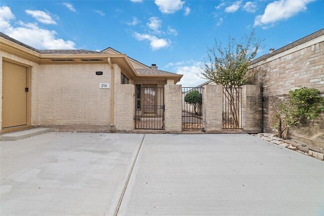 Building Photo - 214 Brocket Pl