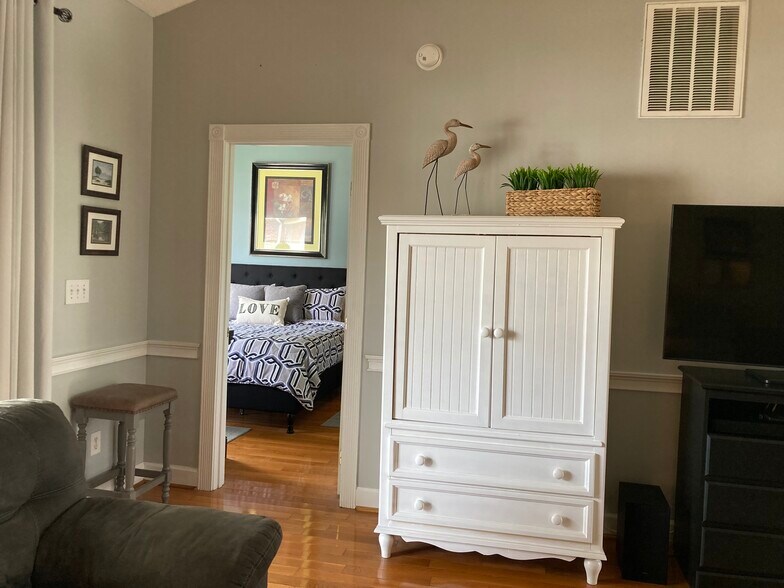 Building Photo - 4241 Hibiscus Dr