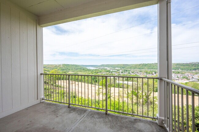 Building Photo - 323 Skyview Ct