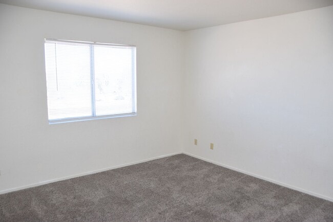 Building Photo - NORTHWEST - 2 STORY HOME - 4 BEDROOMS