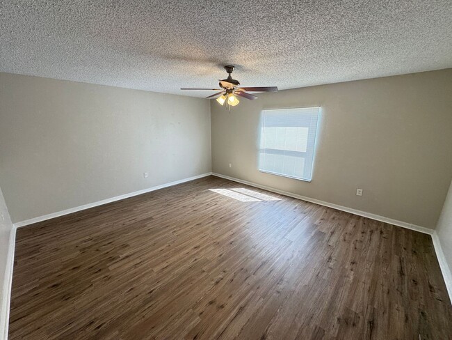 Building Photo - Spacious 4-Bedroom Home with 3 Full Baths in Whispering Trails – Pet Friendly!