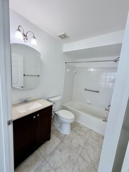 Master Bathroom - 14197 Cuddy Loop