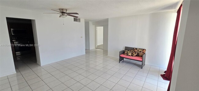 Building Photo - 1800 Collins Ave