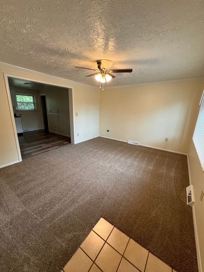 Building Photo - 597 Aurora Dr