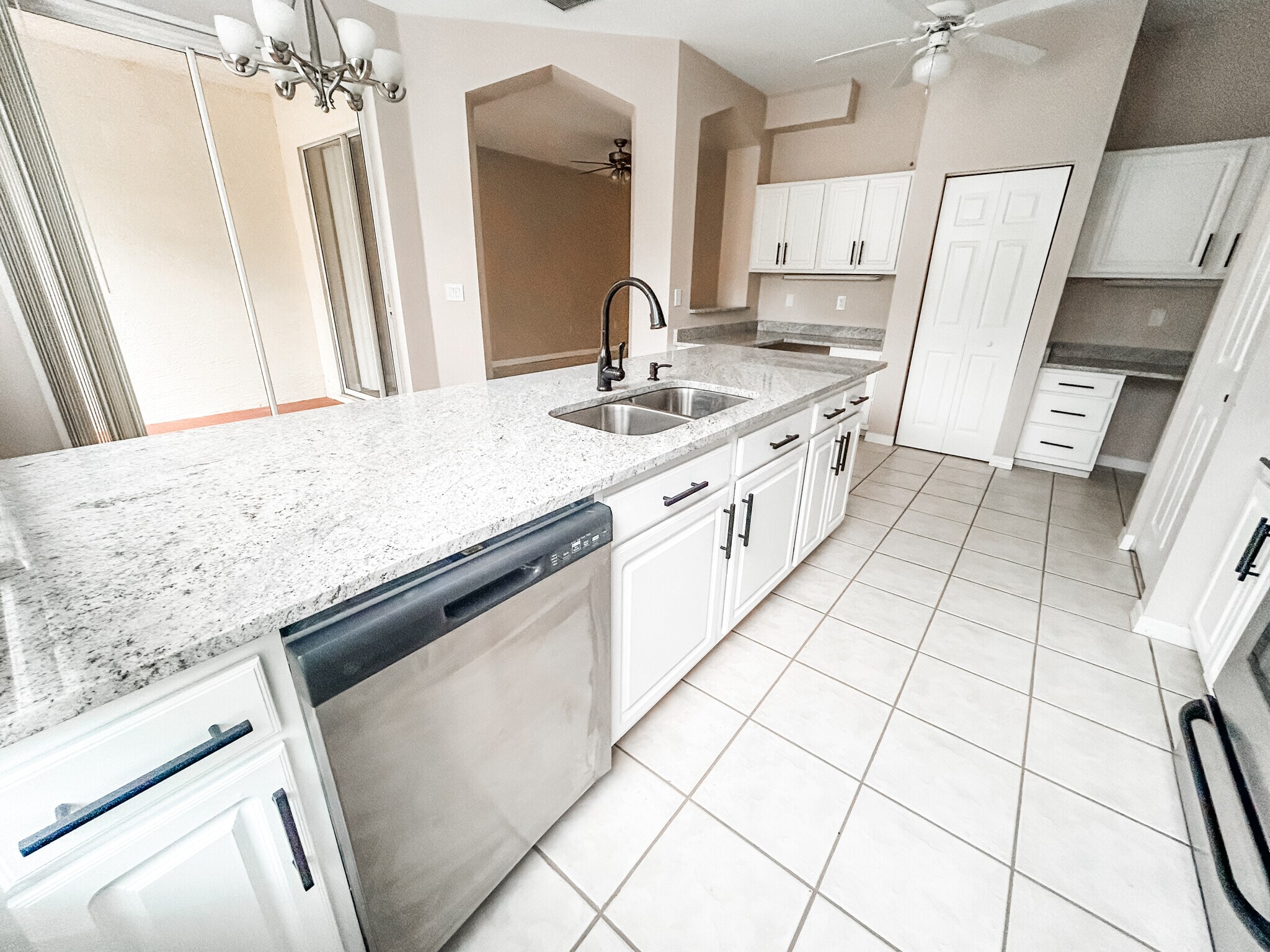 Building Photo - 5035 Sunridge Palms Dr