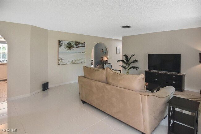 Building Photo - 138 SE 30th St