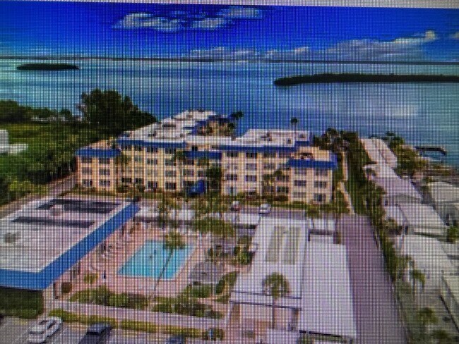 Building Photo - 3802 Gulf of Mexico Dr