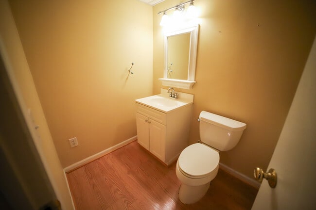 Building Photo - 417 Cambridge Dr