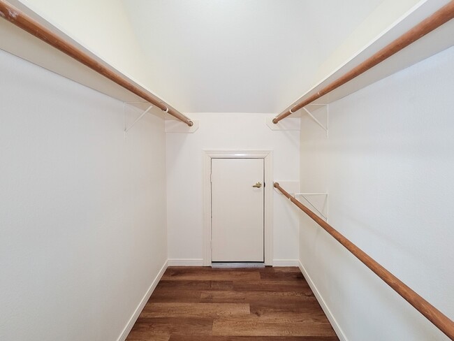 Building Photo - 11147 Carriage Lake Dr