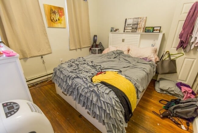 Building Photo - 11 Phillips St