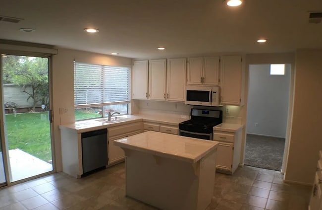 Building Photo - 4BR/3BA in Desirable Vail Ranch – Fireplace, Lofty Primary Suite & 3-Car Garage