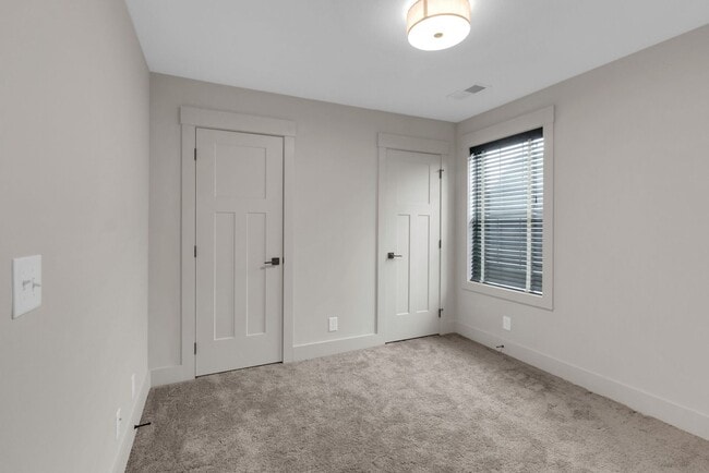 Building Photo - Awesome 4BE/2.5BA in the heart of Sango in Hereford Farm Subdivision!