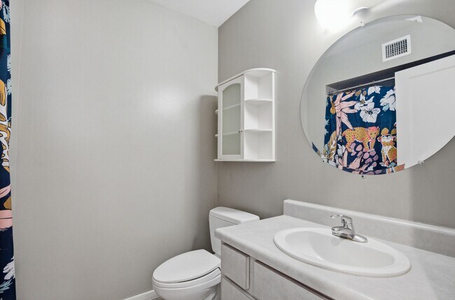 Building Photo - 2939 N Manor Dr E