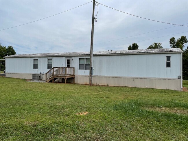 Building Photo - 2 bed, 2 bath mobile home located in the Denton area!
