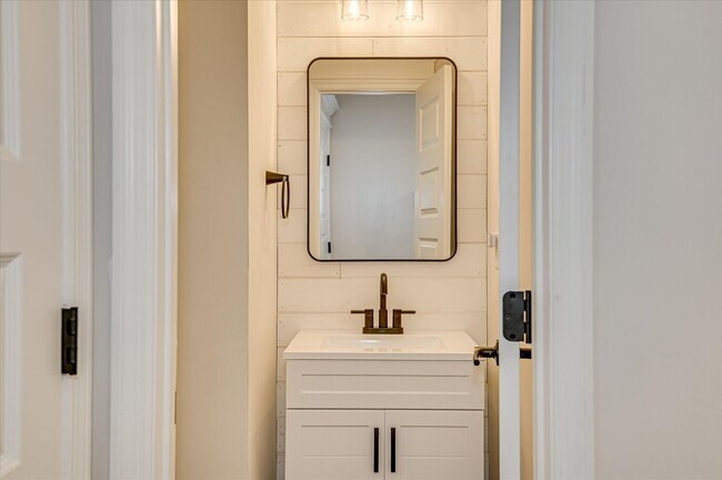 Building Photo - 312 Sumac Trail