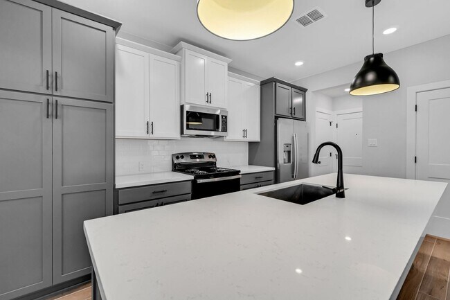 Building Photo - Luxury Living! Beautiful New Construction ...