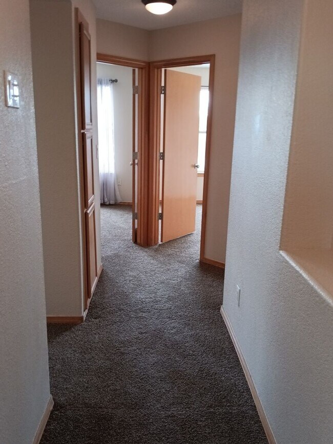 Building Photo - 3 Bedroom, 2.5 Bathroom Home! Schedule a Showing Soon!