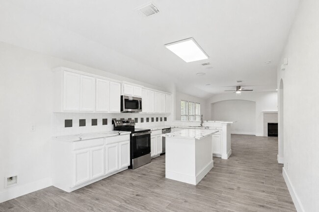 Building Photo - 17910 Royal Gate Ln