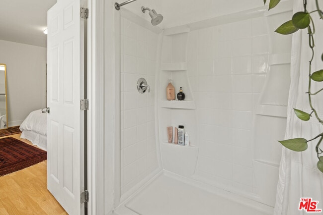 Building Photo - 352 Hargrave St