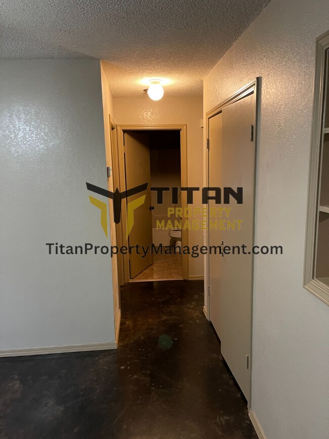 Building Photo - 2bed/1bath Apartment