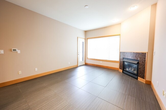 Building Photo - Charming 1 bdrm 1 bath Condo in Downtown V...