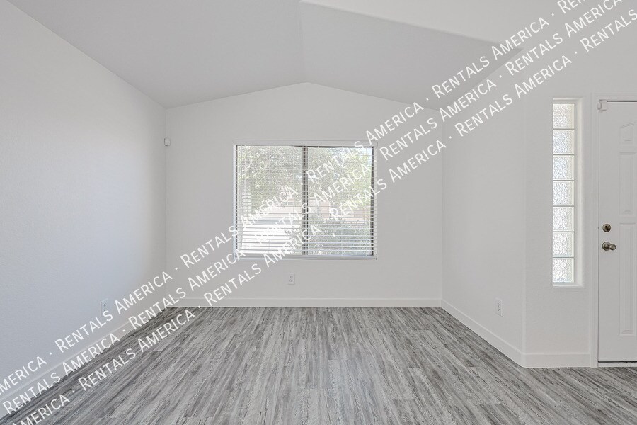 Building Photo - 4930 W Desert Dr